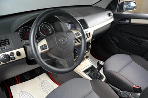 Седан Opel Astra 2008 года, 559000 рублей, Тюмень