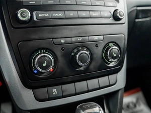 Внедорожник Skoda Yeti 2015 года, 1170000 рублей, Красноярск