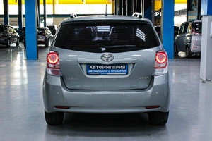 Минивэн Toyota Verso 2010 года, 1008000 рублей, Солонцы