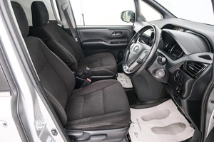 Минивэн Toyota Esquire 2016 года, 2439000 рублей, Красноярск