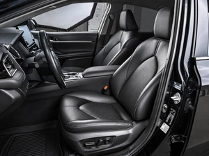 Седан Toyota Camry 2021 года, 3929000 рублей, Тюмень