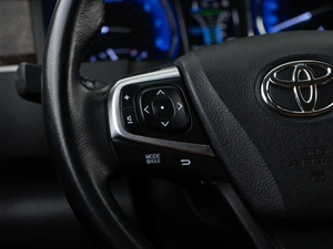 Седан Toyota Camry 2017 года, 1900046 рублей, Москва