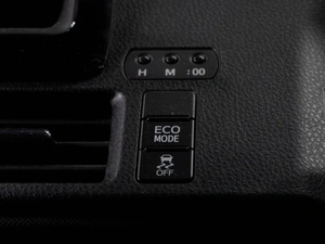 Минивэн Toyota Noah 2018 года, 2530000 рублей, Тюмень