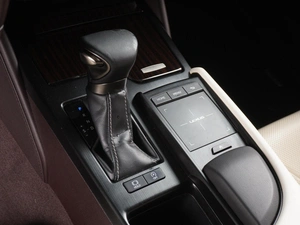 Седан Lexus ES 2019 года, 3849000 рублей, Минеральные Воды