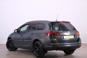 Универсал Opel Astra 2013 года, 989000 рублей, Омск