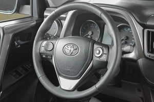 Внедорожник Toyota RAV4 2016 года, 2299000 рублей, Тюмень