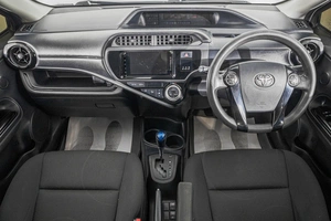 Хетчбэк Toyota Aqua 2016 года, 1099000 рублей, Барнаул