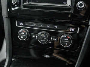 Хетчбэк Volkswagen Golf 2013 года, 1300000 рублей, Красноярск