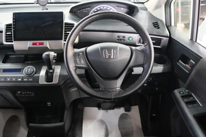 Минивэн Honda Freed 2014 года, 1299000 рублей, Омск