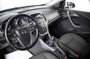 Седан Opel Astra 2012 года, 789000 рублей, Пермь