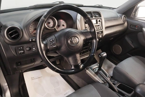 Внедорожник Toyota RAV4 2004 года, 799000 рублей, Челябинск