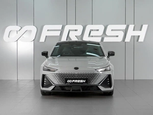 Лифтбек Changan UNI-V 2023 года, 2455000 рублей, Красный Пахарь