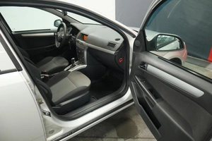 Седан Opel Astra 2012 года, 1050000 рублей, Курск
