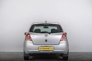 Хетчбэк Toyota Vitz 2005 года, 509000 рублей, Томск