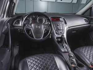 Седан Opel Astra 2014 года, 825000 рублей, Ростов-на-Дону