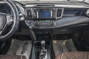 Внедорожник Toyota RAV4 2016 года, 2399000 рублей, Барнаул