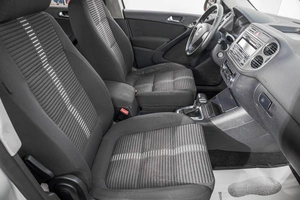 Внедорожник Volkswagen Tiguan 2010 года, 949000 рублей, Барнаул