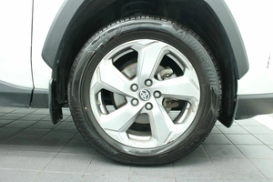 Внедорожник Toyota RAV4 2020 года, 3745000 рублей, Красноярск
