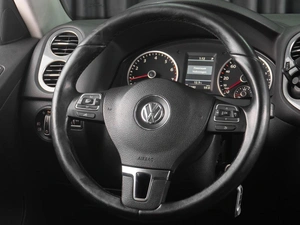 Внедорожник Volkswagen Tiguan 2012 года, 1199000 рублей, Тюмень