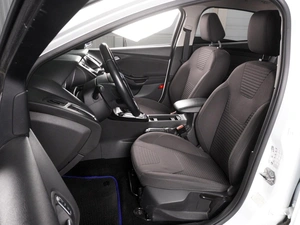 Седан Ford Focus 2017 года, 1175000 рублей, Красный Пахарь