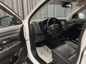 Внедорожник Mitsubishi Outlander 2015 года, 1950000 рублей, Красноярск