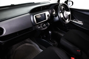 Хетчбэк Toyota Vitz 2016 года, 819000 рублей, Пермь