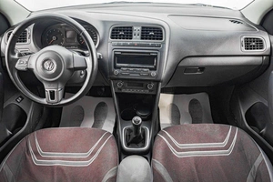 Седан Volkswagen Polo 2011 года, 999000 рублей, Барнаул