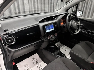 Хетчбэк Toyota Vitz 2019 года, 999000 рублей, Красноярск