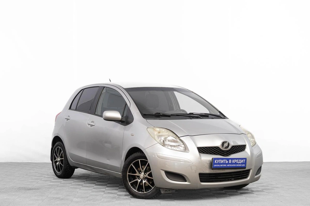 Хетчбэк Toyota Yaris 2009 года, 489000 рублей, Барнаул