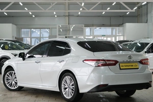 Седан Toyota Camry 2018 года, 2999000 рублей, Омск