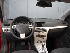 Хетчбэк Opel Astra GTC 2007 года, 535000 рублей, Омск