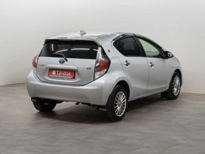 Хетчбэк Toyota Prius C 2016 года, 1275000 рублей, Красноярск