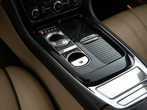 Седан Jaguar XJ 2010 года, 1749077 рублей, Москва