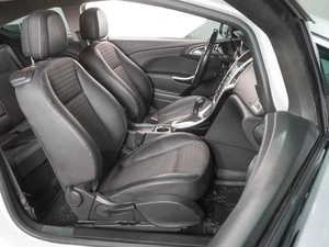 Хетчбэк Opel Astra GTC 2013 года, 949000 рублей, Воронеж