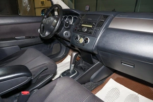 Хетчбэк Nissan Tiida 2011 года, 819000 рублей, Новосибирск