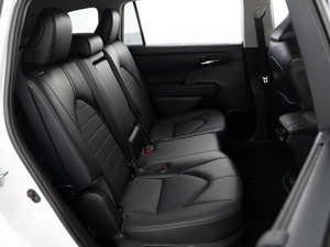 Внедорожник Toyota Highlander 2021 года, 5819888 рублей, Москва