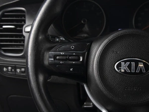 Хетчбэк Kia Rio X-Line 2018 года, 1450000 рублей, Омск