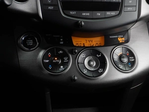 Внедорожник Toyota RAV4 2010 года, 1670000 рублей, Тюмень