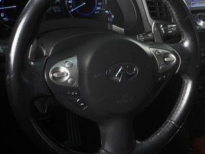 Внедорожник Infiniti QX70 2015 года, 2430000 рублей, Красный Пахарь