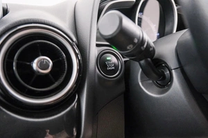 Хетчбэк Mazda Demio 2015 года, 1099000 рублей, Красноярск
