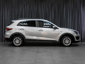 Хетчбэк Kia Rio X-Line 2019 года, 1549000 рублей, Тюмень