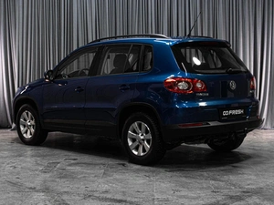 Внедорожник Volkswagen Tiguan 2010 года, 1284000 рублей, Тюмень
