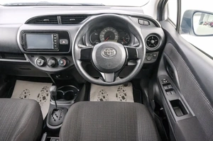 Хетчбэк Toyota Vitz 2019 года, 989000 рублей, Красноярск