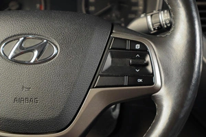 Седан Hyundai Solaris 2017 года, 1169000 рублей, Тюмень