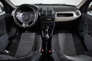 Седан Renault Logan 2011 года, 419000 рублей, Сургут