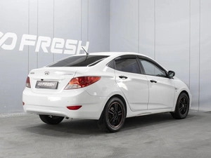 Седан Hyundai Solaris 2014 года, 840000 рублей, Омск