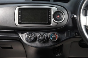 Хетчбэк Toyota Vitz 2013 года, 899000 рублей, Новосибирск