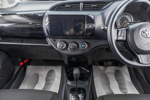 Хетчбэк Toyota Vitz 2019 года, 1489000 рублей, Барнаул