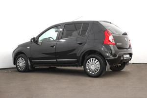 Хетчбэк Renault Sandero 2010 года, 475000 рублей, Орёл