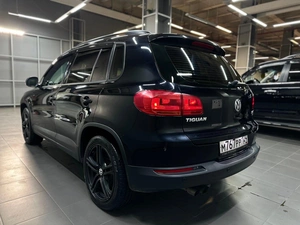 Внедорожник Volkswagen Tiguan 2013 года, 1547000 рублей, Красноярск